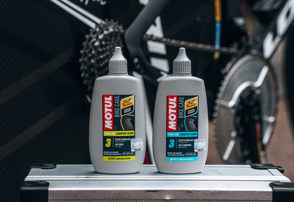 Para tiempo seco y para tiempo lluvioso, Motul Bike Care tiene formulaciones adaptadas a las condiciones climáticas Para tiempo seco y para tiempo lluvioso, Motul Bike Care tiene formulaciones adaptadas a las condiciones climáticas